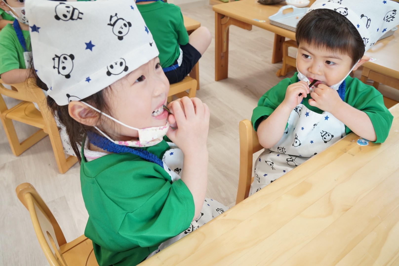 食育活動☆よく噛んで食べよう ｜ デイジー保育園